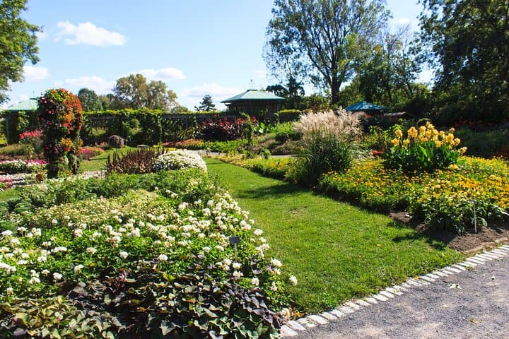 Private Montreal Garden Tour from Kingstown — Guided Botanical Excursion