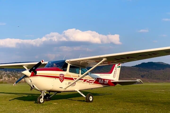Budapest Sightseeing Flight: Cessna Tours Over Parliament & Buda Castle