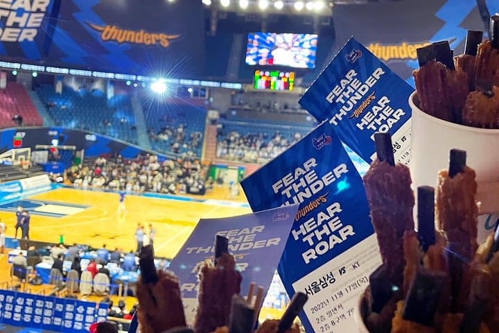 Seoul Game Night: K-Food, K-Pop Cheers and Stadium Atmosphere photo 4
