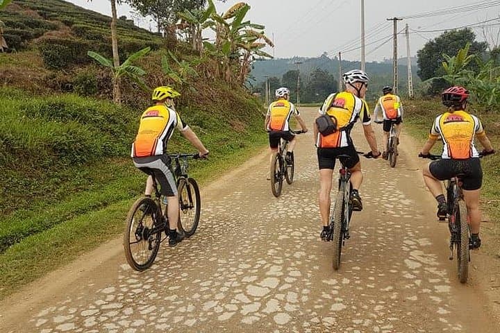 Hanoi to Ha Giang: 6-Day Private Cycling Through Vietnam’s Karst Plateau