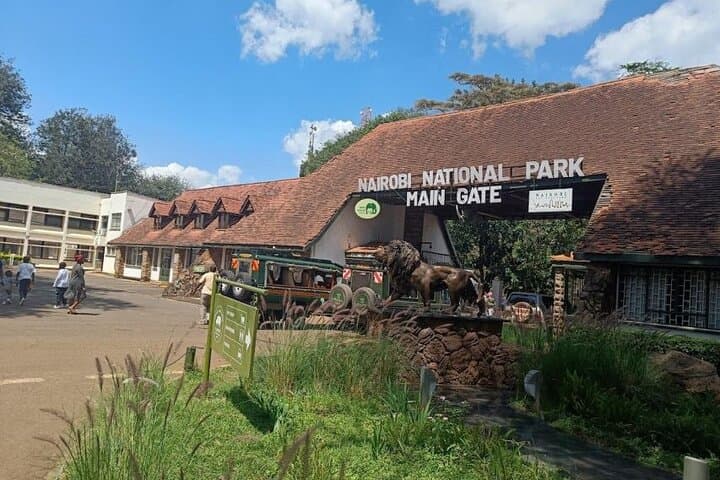 Nairobi National Park Layover: Private Stopover Tour with Kazuri Bead Workshop photo 3
