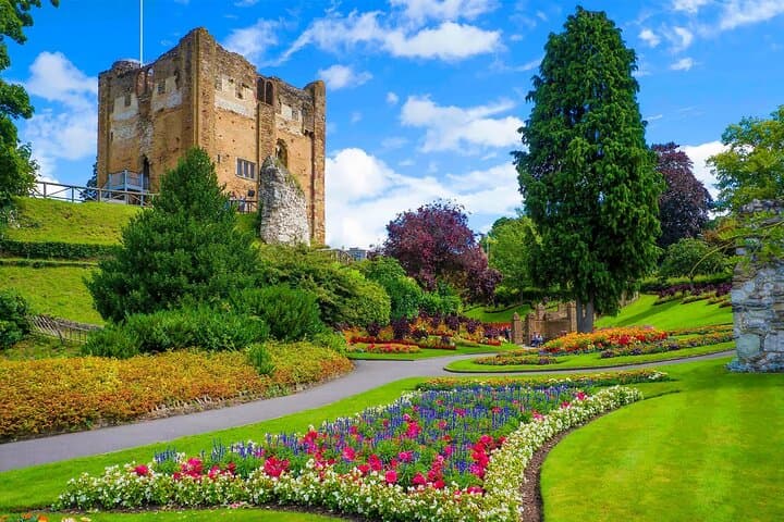 Guildford Walking Tour: Tudor Streets, Castle Gardens & River Wey Stroll photo 3