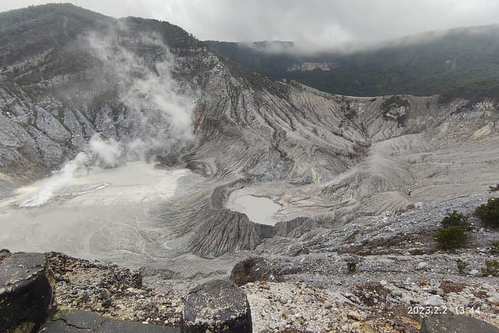 Tangkuban Perahu Volcano, Tea Plantation & Hot Spring Day Tour from Jakarta photo 3