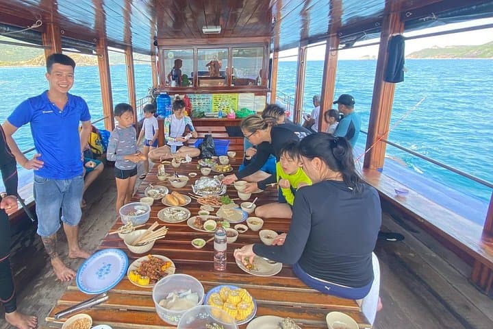 Private Snorkeling and BBQ Cruise in Nha Trang Bay