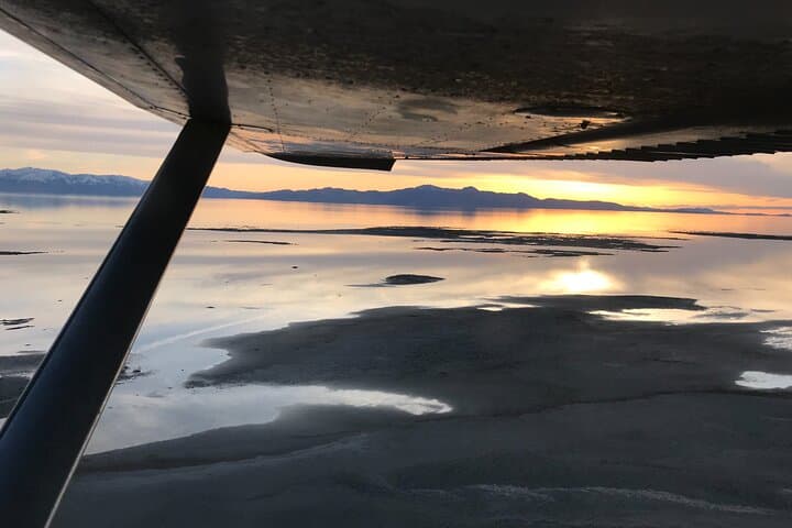 Great Salt Lake Flying Tour: 60-Minute Aerial Adventure Over Utah's Salt Flats photo 2