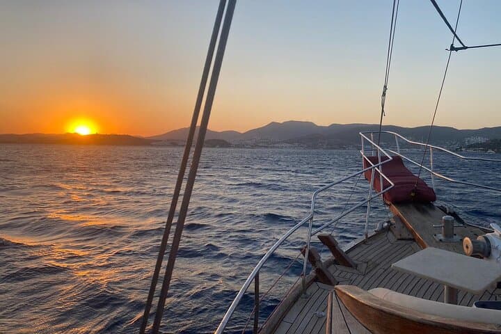 Bodrum Private Sunset Boat Tour with Dinner: Karaada & Akvaryum Bay Cruise photo 4