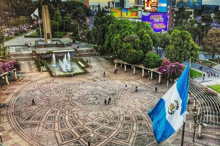 Historical and Natural Bike Tour in Guatemala City — Plaza Routes & Urban Greenways
