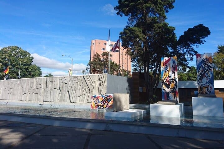 Historical and Natural Bike Tour in Guatemala City — Plaza Routes & Urban Greenways photo 3