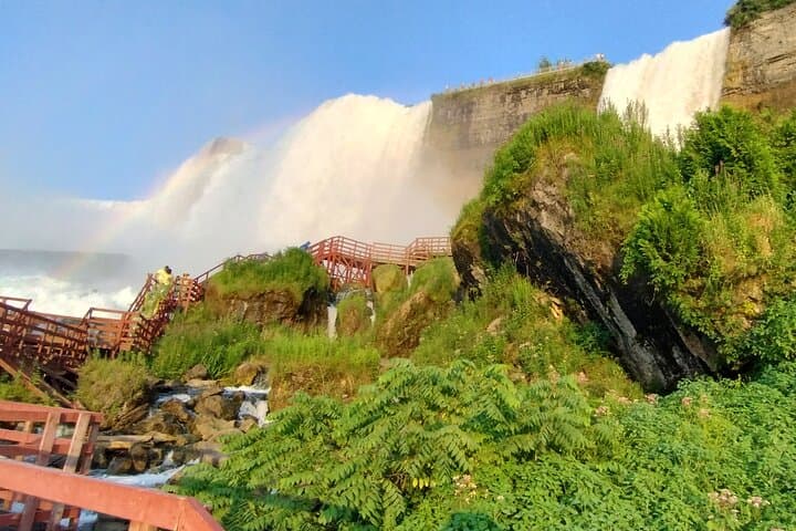 Incredible Wonder Tour: See Both Sides of Niagara Falls (Canada & USA)