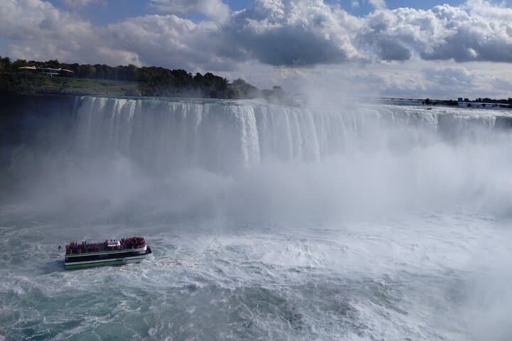 Incredible Wonder Tour: See Both Sides of Niagara Falls (Canada & USA) photo 3