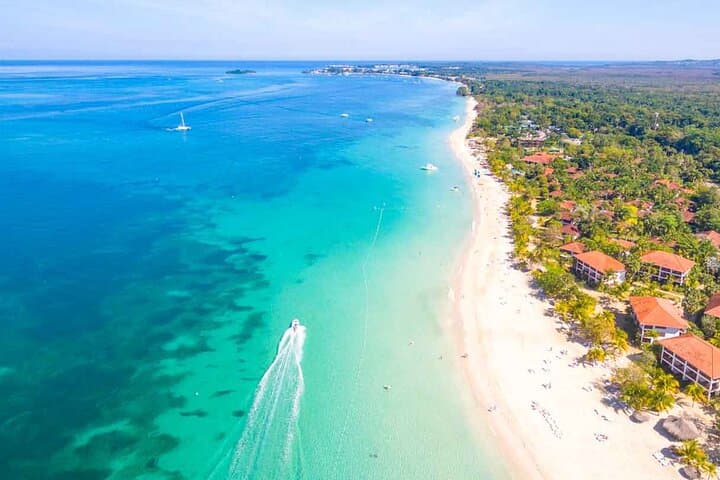 Experience Jamaica: Relax on Negril's 7 Mile Beach and Dive Into Adventure at Rick's Cafe photo 2