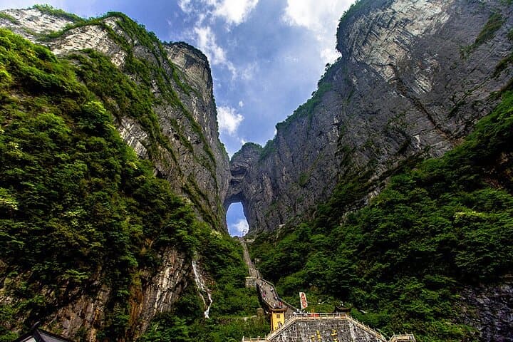 Tianmen Mountain Private Day Trip: Glass Skywalk, Heaven's Gate & Cable Car photo 2