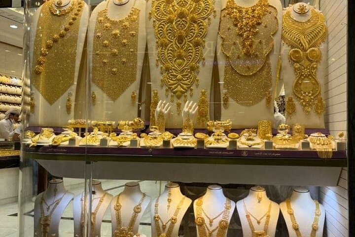 Explore Dubai's Gold Souk: Shared Shopping Tour in Deira