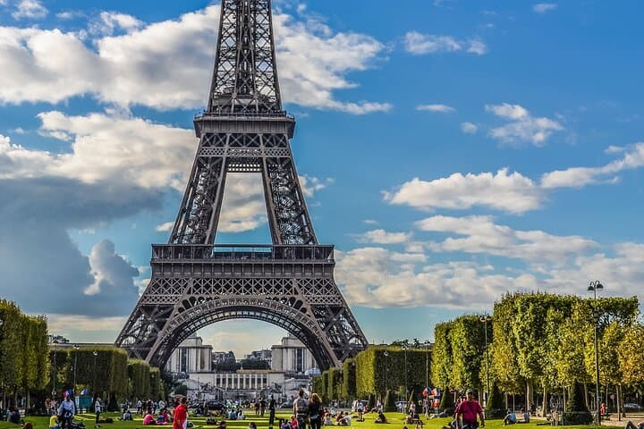 Rolls-Royce Paris Full-Day Luxury Sightseeing Tour — Eiffel, Champs-Élysées & Montmartre