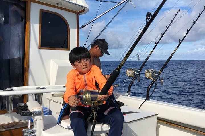 Private Deep-Sea Fishing Charter in Honolulu — Waikiki Sportfishing Aboard Magic photo 6