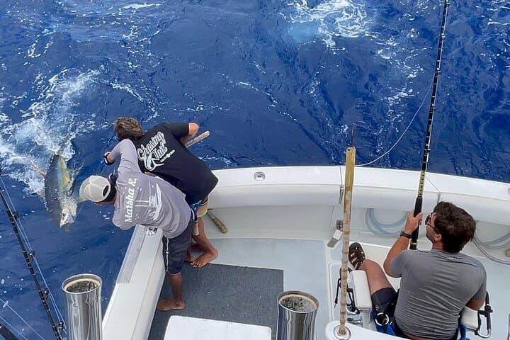 Private Deep-Sea Fishing Charter in Honolulu — Waikiki Sportfishing Aboard Magic photo 2