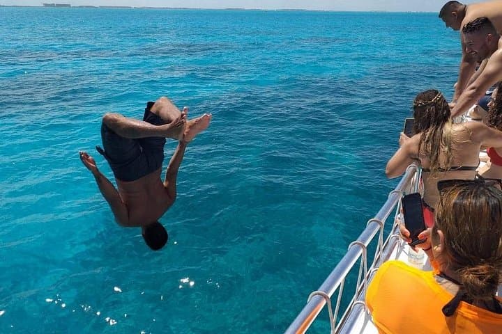 Isla Mujeres Catamaran Tour with Open Bar, Snorkeling & Beach Club photo 2