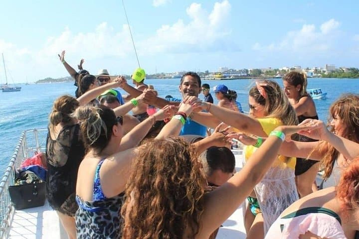 Isla Mujeres Catamaran Tour with Open Bar, Snorkeling & Beach Club photo 4