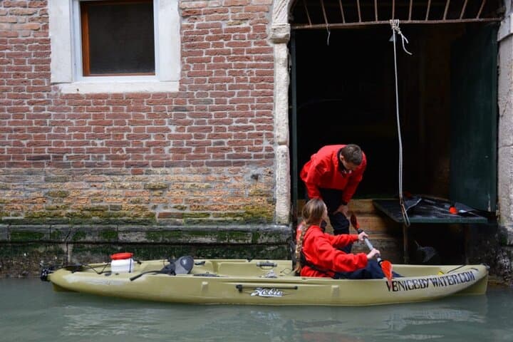 Venice Sunset Kayak Tour: Night Paddle Through the Canals photo 5