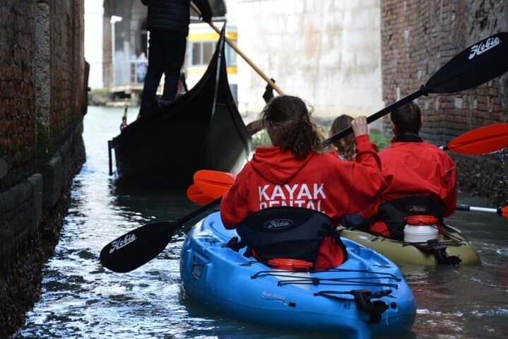 Venice Sunset Kayak Tour: Night Paddle Through the Canals photo 6