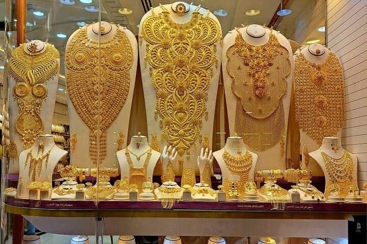 Explore Dubai's Gold Souk: Private 4-Hour Deira Market Tour