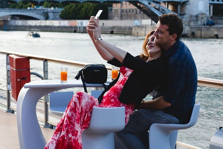 Valentine's Day Seine Dinner Cruise in Paris: Romantic 3‑Course Night Voyage