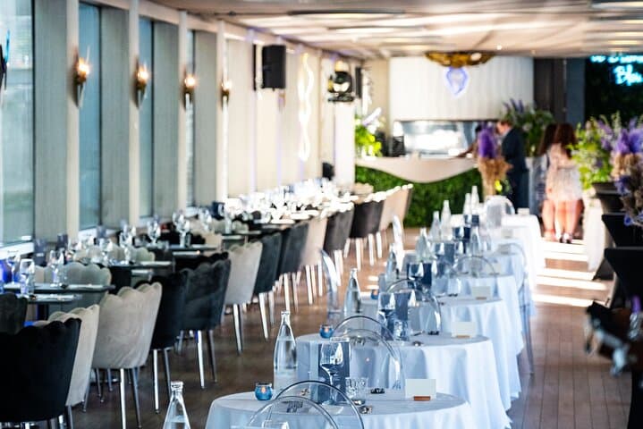 Valentine's Day Seine Dinner Cruise in Paris: Romantic 3‑Course Night Voyage photo 3