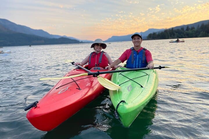 Sunset Kayaking in the Columbia River Gorge: Guided Wildlife Paddle & Blackberry Harvest photo 1