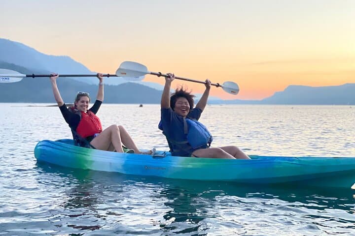 Sunset Kayaking in the Columbia River Gorge: Guided Wildlife Paddle & Blackberry Harvest photo 2