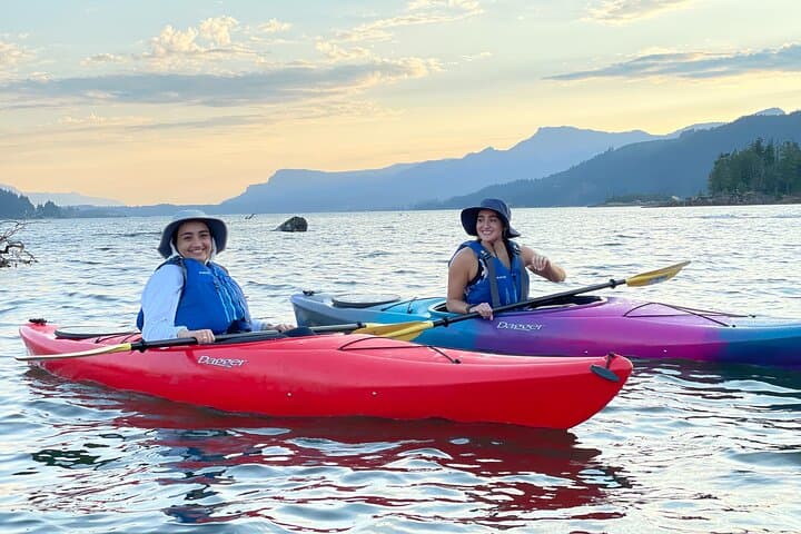 Sunset Kayaking in the Columbia River Gorge: Guided Wildlife Paddle & Blackberry Harvest photo 3