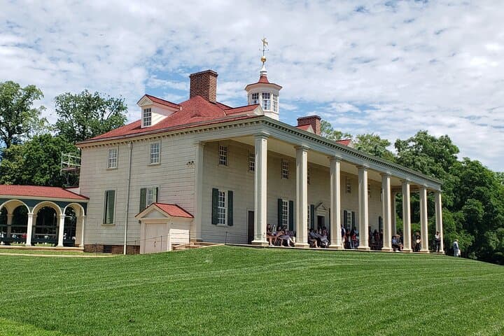 Bus Tour in Burke, Virginia