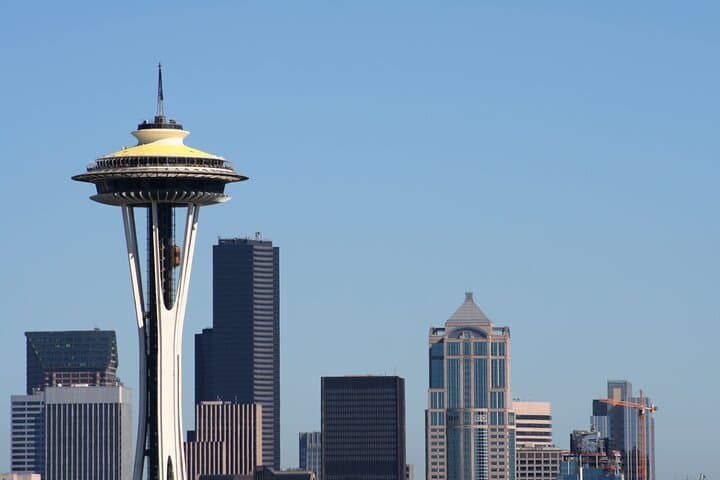 Private Romantic Seattle Tour — Kerry Park, Space Needle & Pacific Science Center photo 2