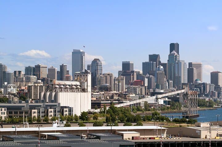 Private Romantic Seattle Tour — Kerry Park, Space Needle & Pacific Science Center photo 4