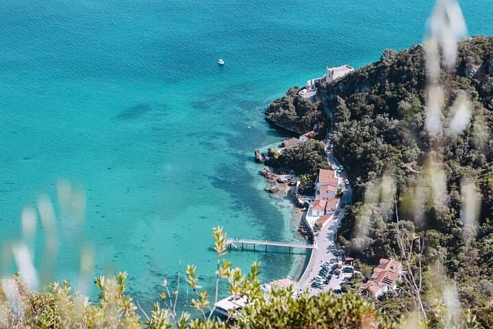 Arrábida & Sesimbra Day Tour: Wine, Coastal Trails and Beaches from Lisbon