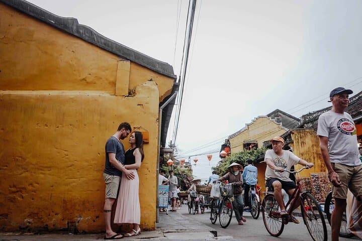 Sunset River Proposal Photoshoot in Hoi An: Lanterns, Rooftops & Old Town Portraits photo 2