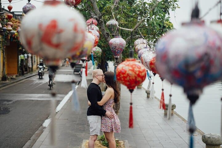 Sunset River Proposal Photoshoot in Hoi An: Lanterns, Rooftops & Old Town Portraits photo 3