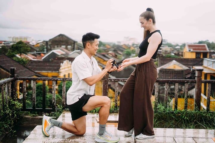 Sunset River Proposal Photoshoot in Hoi An: Lanterns, Rooftops & Old Town Portraits photo 4