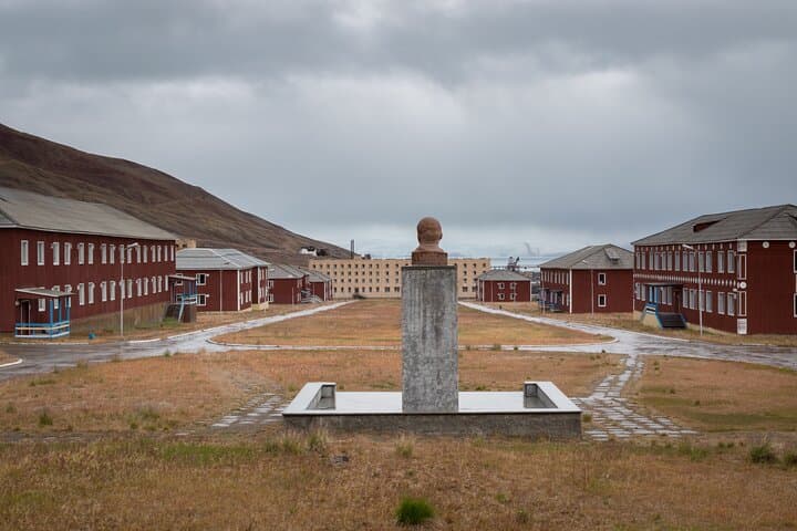 Photographic Expedition to Pyramiden: Svalbard’s Abandoned Soviet Mining Town photo 2