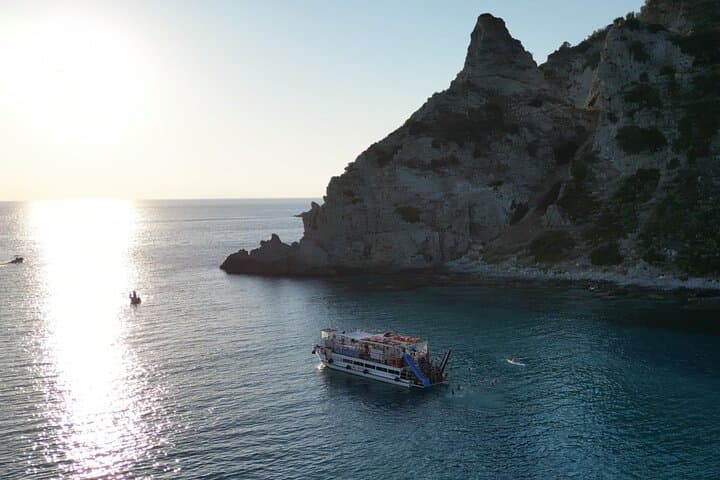 Sunset Boat Tour from Tropea to Capo Vaticano — Aperitif & Snorkel at Grotticelle photo 5