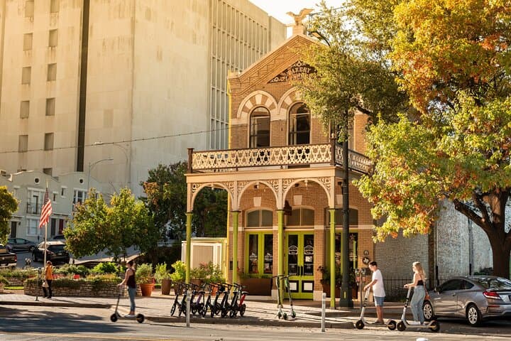 Austin Explorer: Private Heritage Walk Through Capitol, Congress Avenue & Bat Bridge photo 2