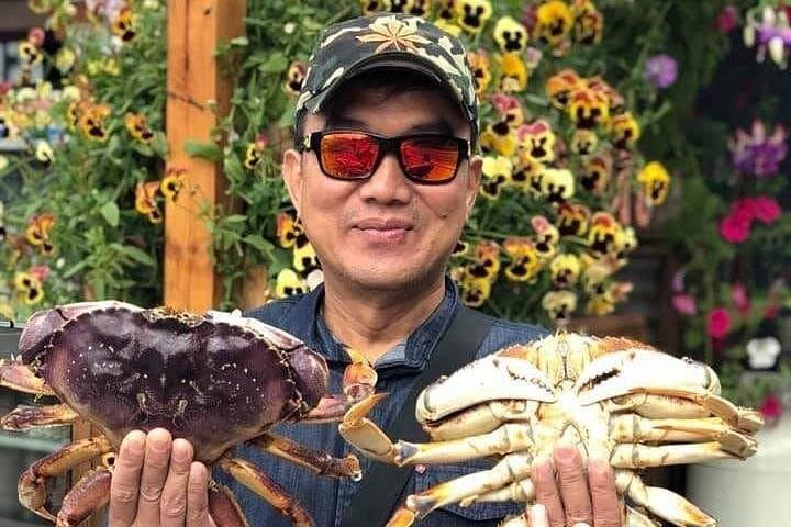 Icy Strait Village Tour and Fresh Dungeness Crab Feast in Hoonah photo 1