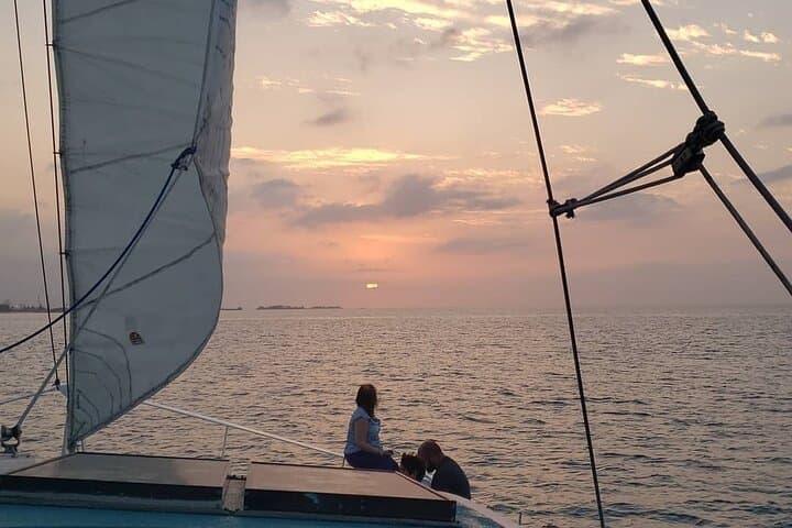 Sunset Dinner Cruise in Nassau — All-Inclusive Harbor Sail & Dinner photo 5