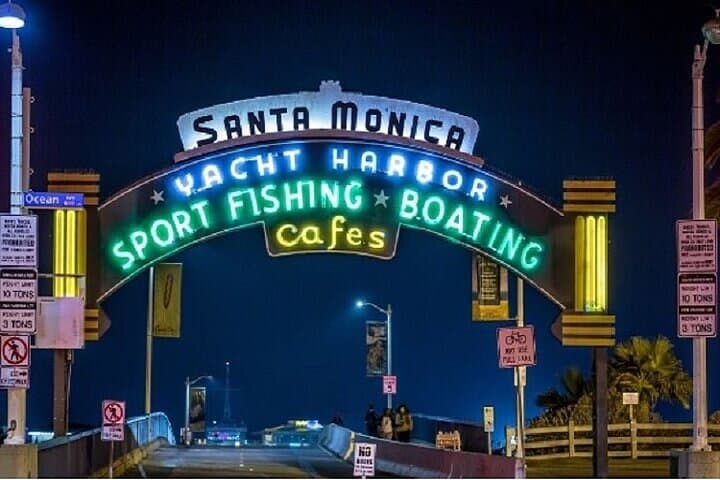 Private Hollywood Sprinter Limo Tour — Beverly Hills, Santa Monica & Griffith Observatory photo 4