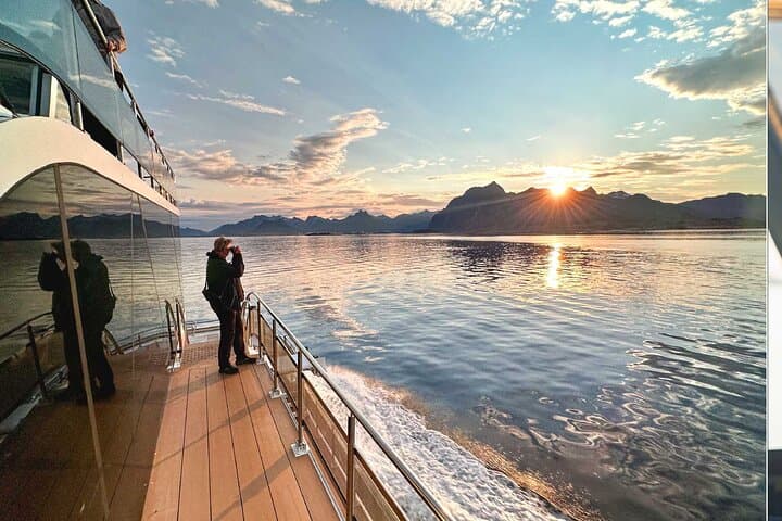 Midnight Sun Cruise from Tromsø: Arctic Evening Cruise to the Barents Sea photo 2