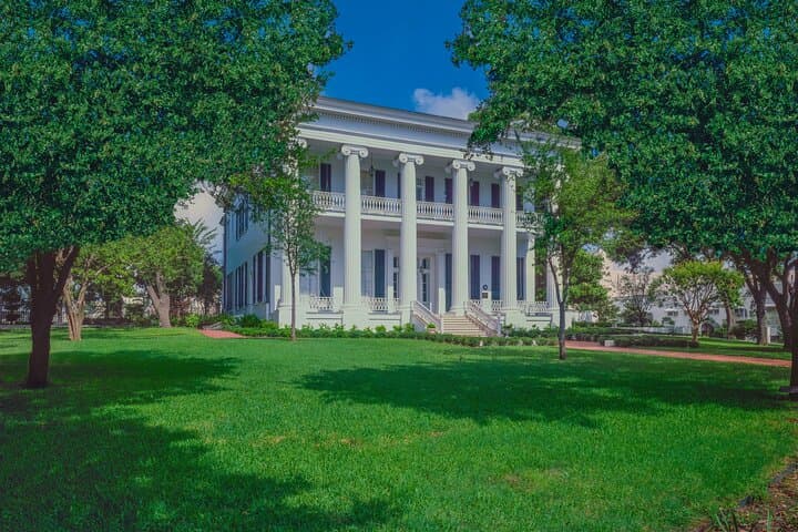 Golden Austin Walking Tour for Seniors — Private 2-Hour Downtown Stroll photo 6