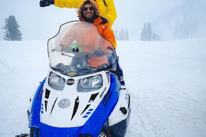Kashmir Winter Escape: Dal Lake Shikara, Gulmarg Skiing & Pahalgam Meadows photo 3