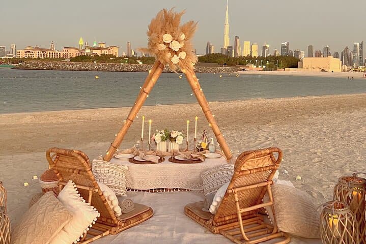 Private Romantic Picnic in Dubai with Photoshoot — Burj Khalifa Views photo 2