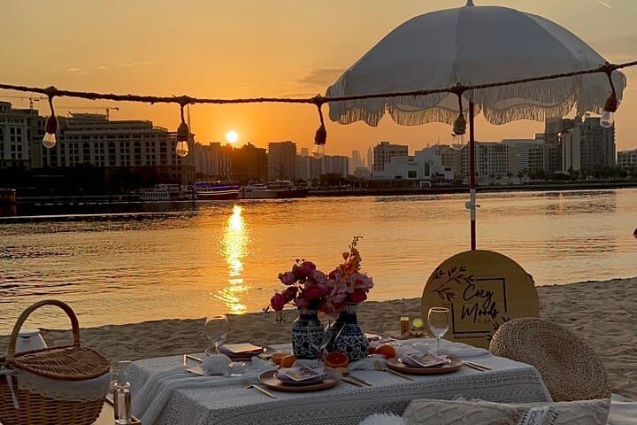 Private Romantic Picnic in Dubai with Photoshoot — Burj Khalifa Views photo 3