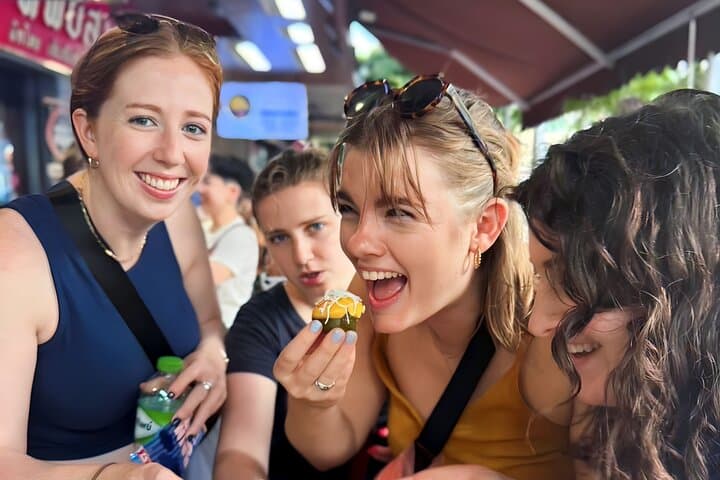Tuk Tuk City Bites: Half-Day Bangkok Food and Sightseeing Tour photo 2
