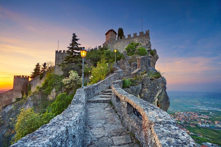 San Marino Sunset Walking Tour with Aperitif and Basilica Entry photo 4